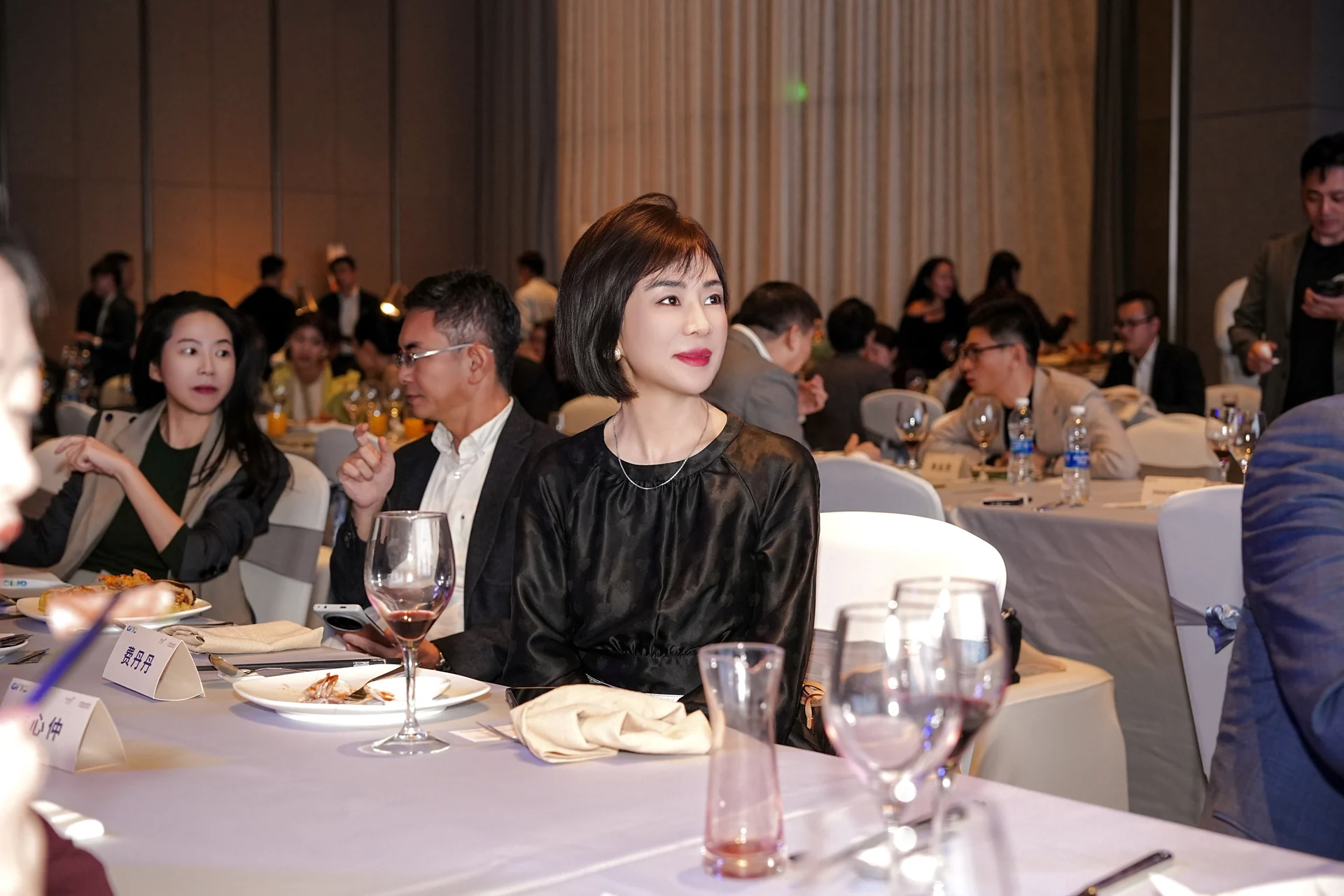 费丹丹在首届“绿智未来”可持续发展全球挑战赛决赛暨颁奖典礼现场
