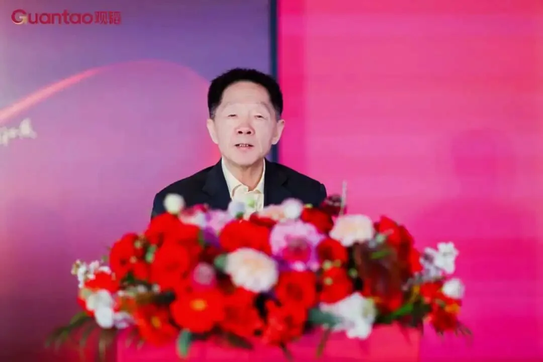 Han Dejing, Director of Guantao Law Firm, addresses the seminar