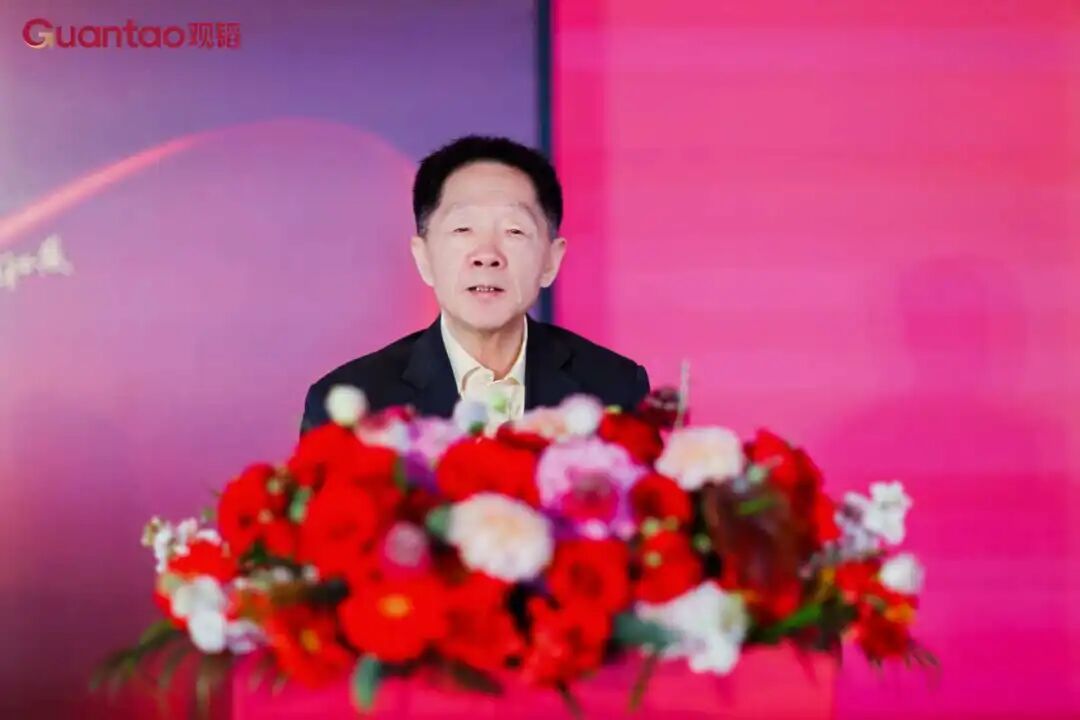 观韬律师事务所主任韩德晶发表开场致辞