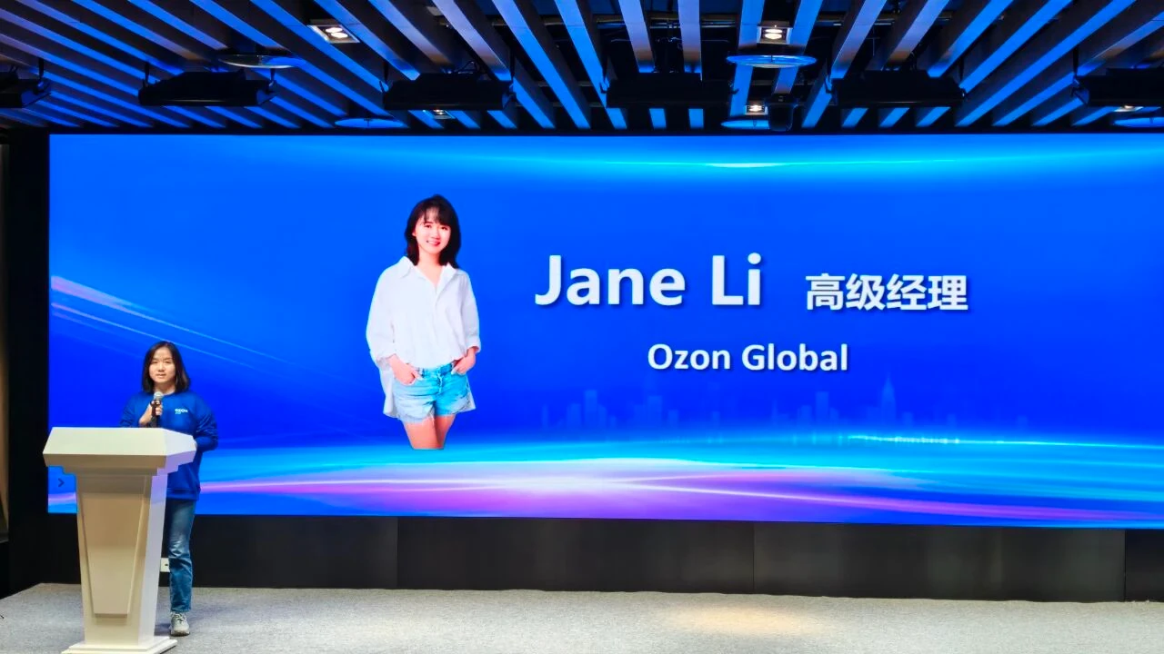 Jane Li, Senior Manager at Ozon Global, presenting on Russian e-commerce