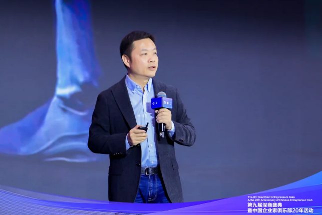 He Xiaopeng, chairman and CEO of XPeng, delivers his presentation